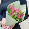 11 пионовидных ярко-розовых тюльпанов