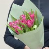 11 пионовидных ярко-розовых тюльпанов