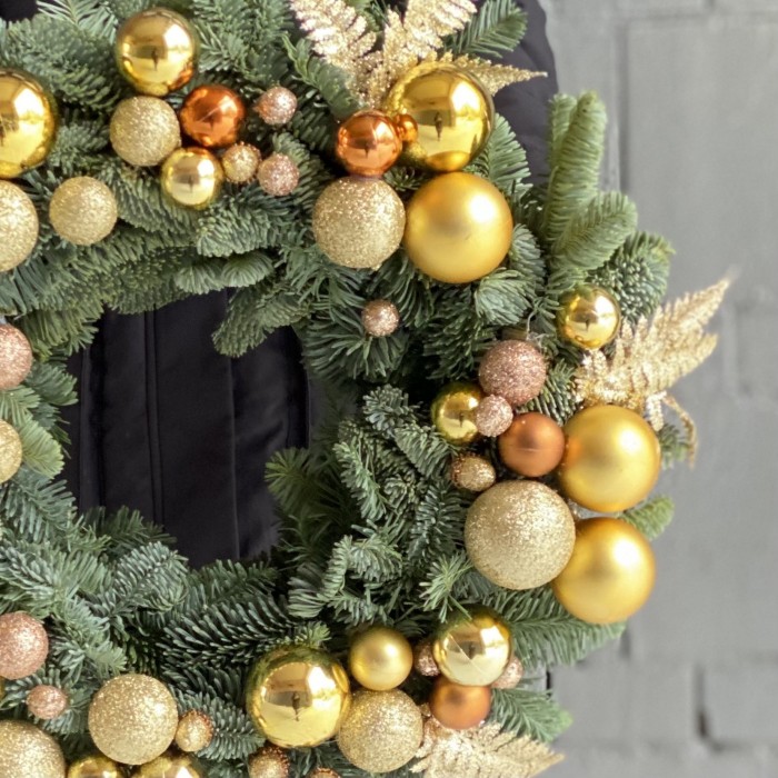 Рождественский венок в золоте