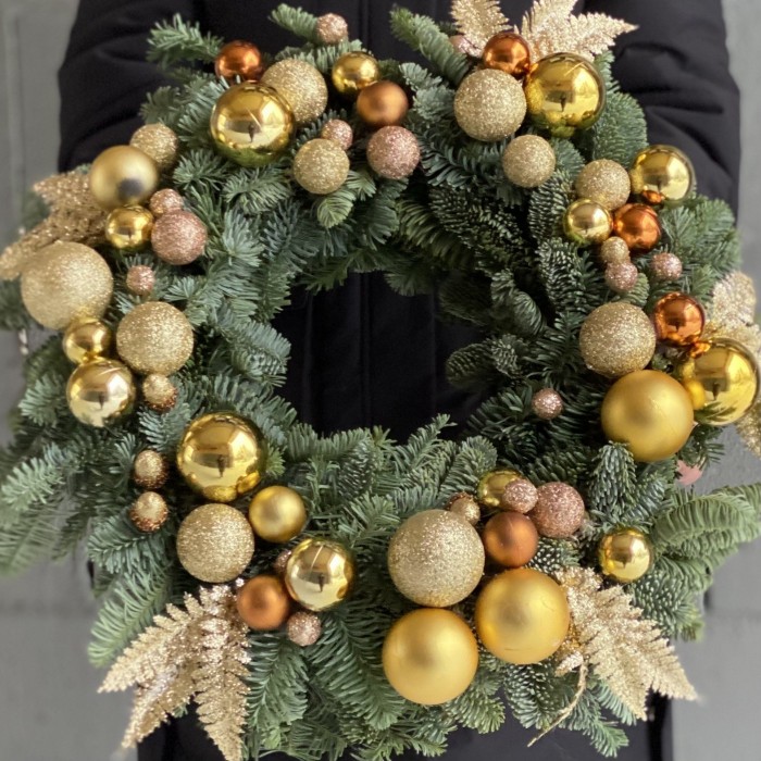 Рождественский венок в золоте