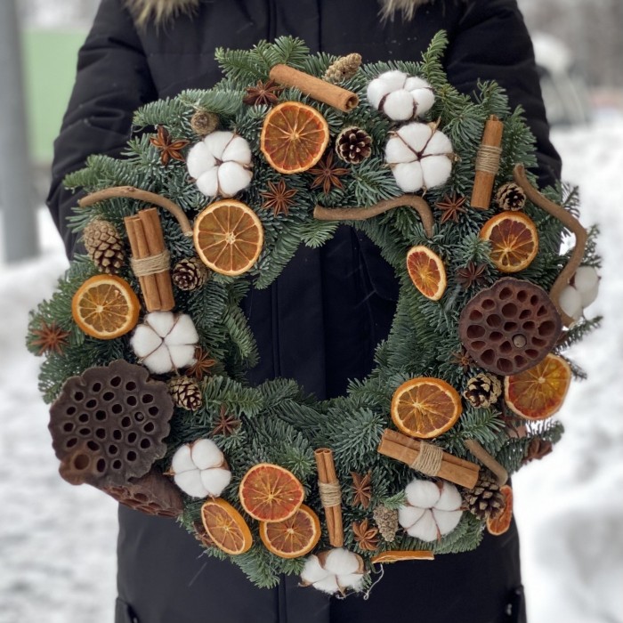 Венок из натуральных материалов