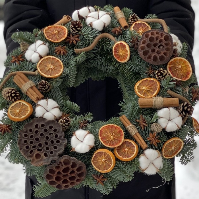 Венок из натуральных материалов