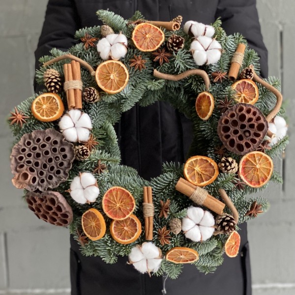 Венок из натуральных материалов