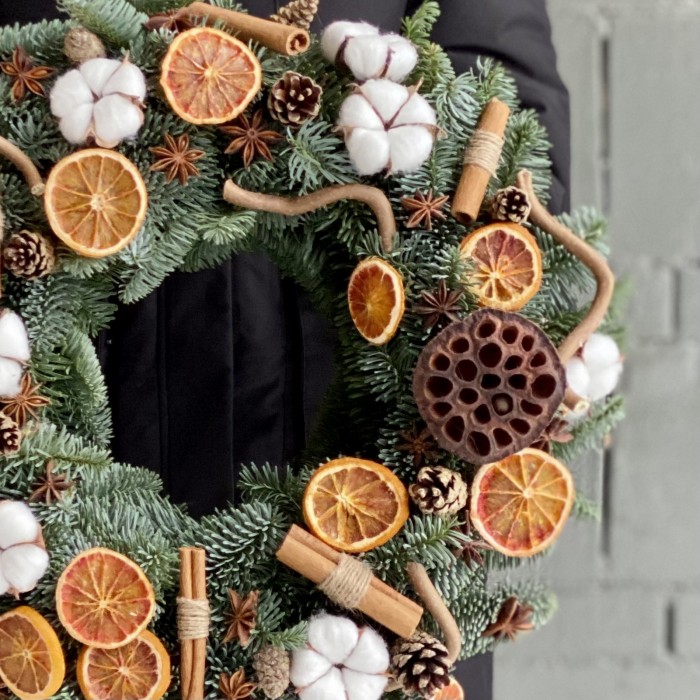 Венок из натуральных материалов