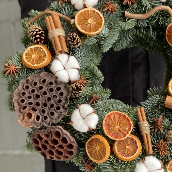 Венок из натуральных материалов