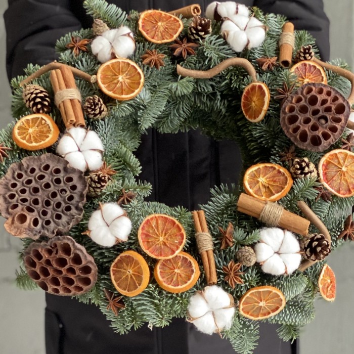 Венок из натуральных материалов