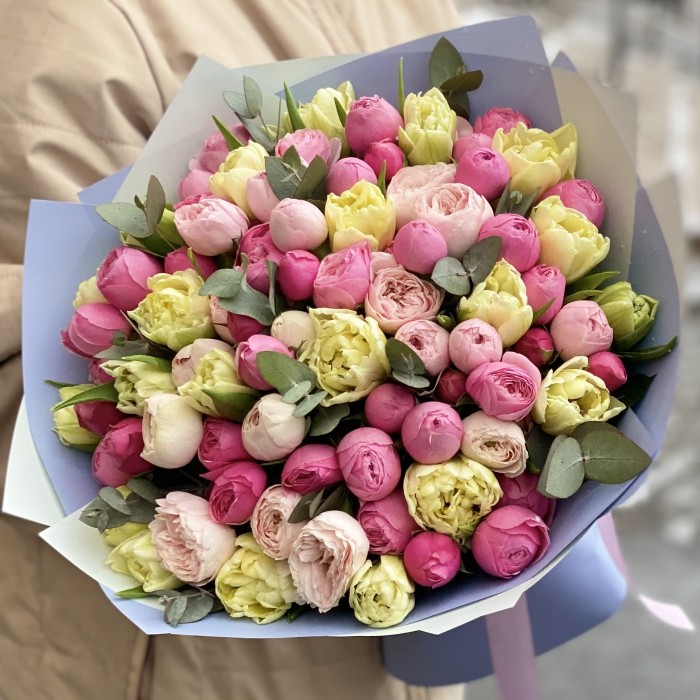 21 тюльпан Авангард с пионовидными кустовыми розами