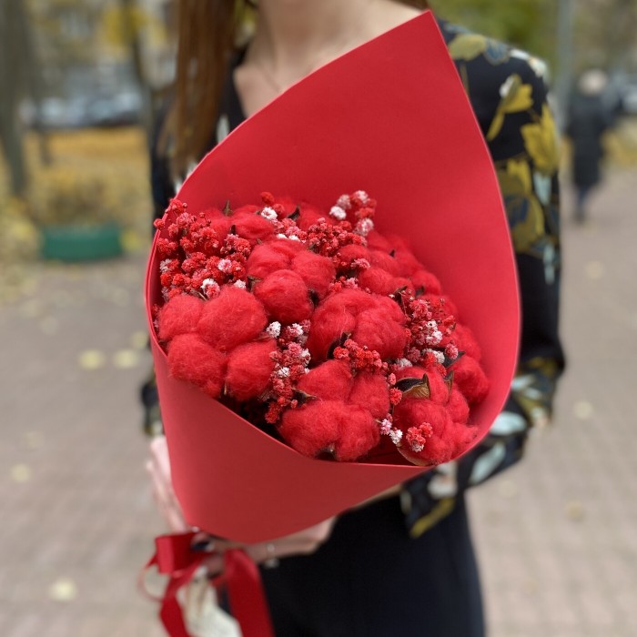 Букет из красного хлопка