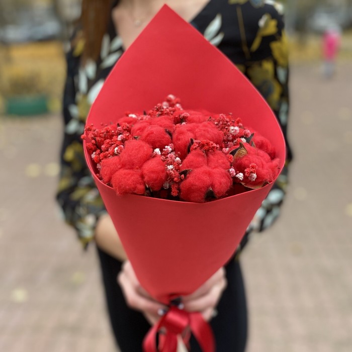 Букет из красного хлопка