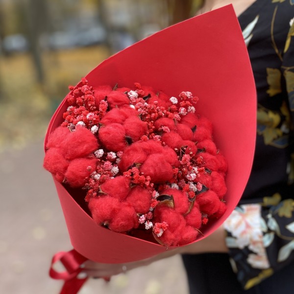 Букет из красного хлопка