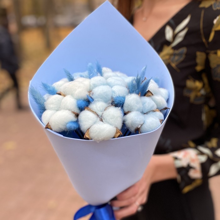 Букет из синего хлопка