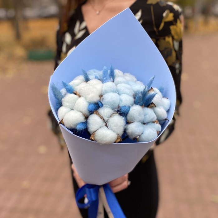 Букет из синего хлопка
