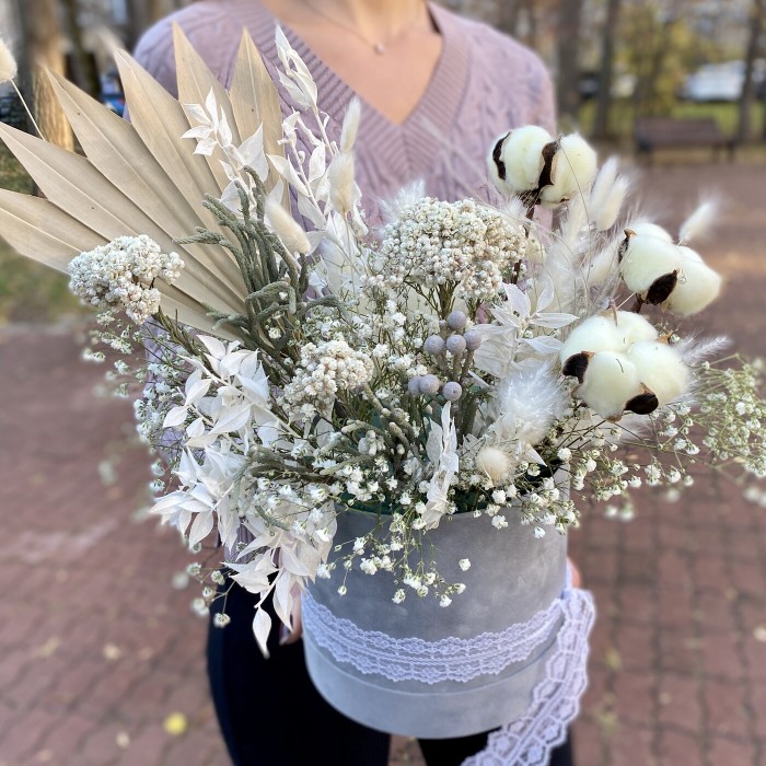 Интерьерная композиция из сухоцветов