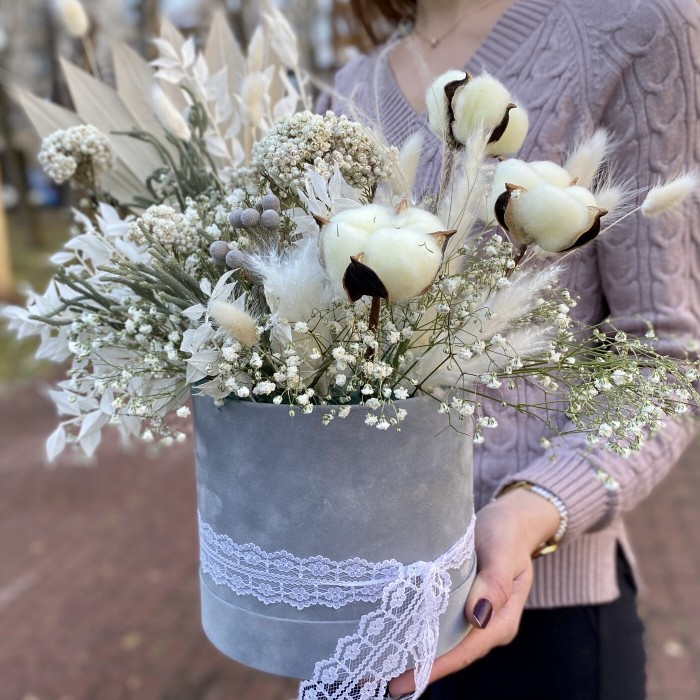 Интерьерная композиция из сухоцветов