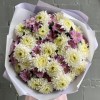 Букет из 51 белой и розовой хризантемы