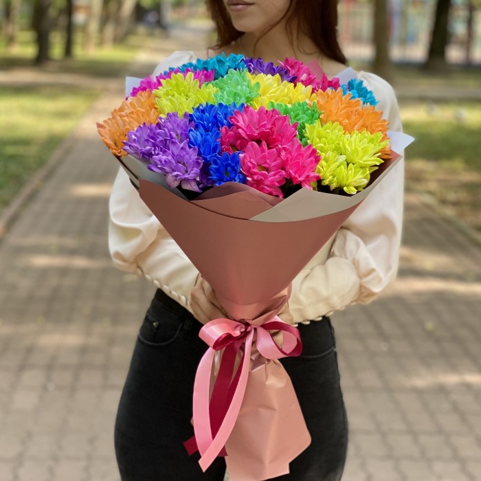 Букет радужных кустовых хризантем