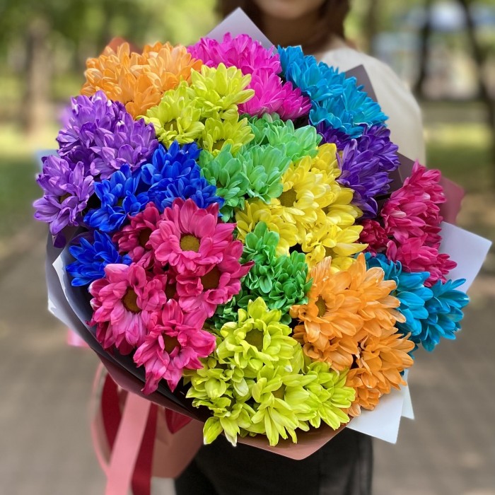 Букет радужных кустовых хризантем