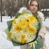 15 белых и жёлтых хризантем
