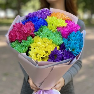 Радужный букет из хризантем