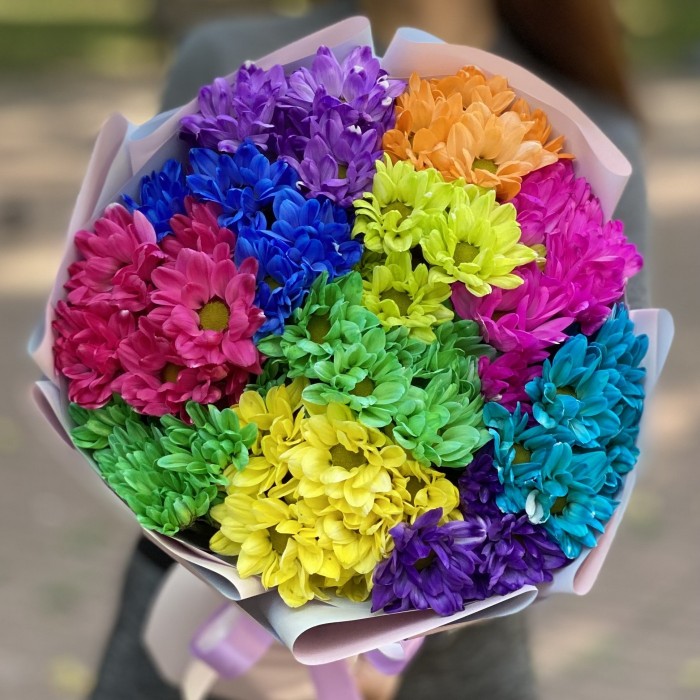 Радужный букет из хризантем