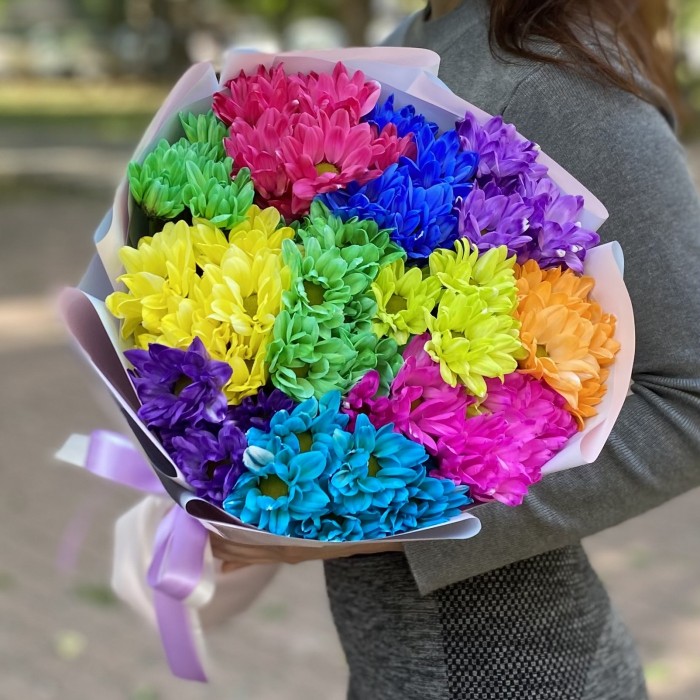 Радужный букет из хризантем