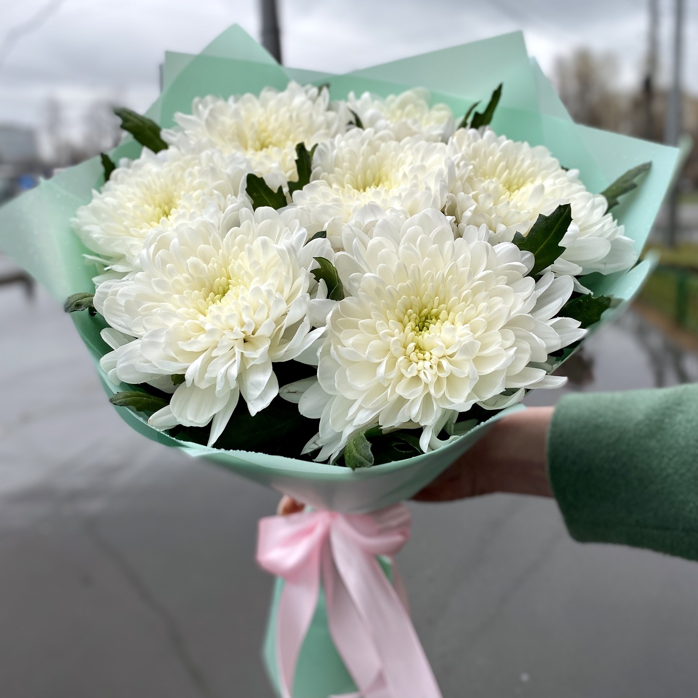 Букет белых крупных хризантем | доставка по Москве и области