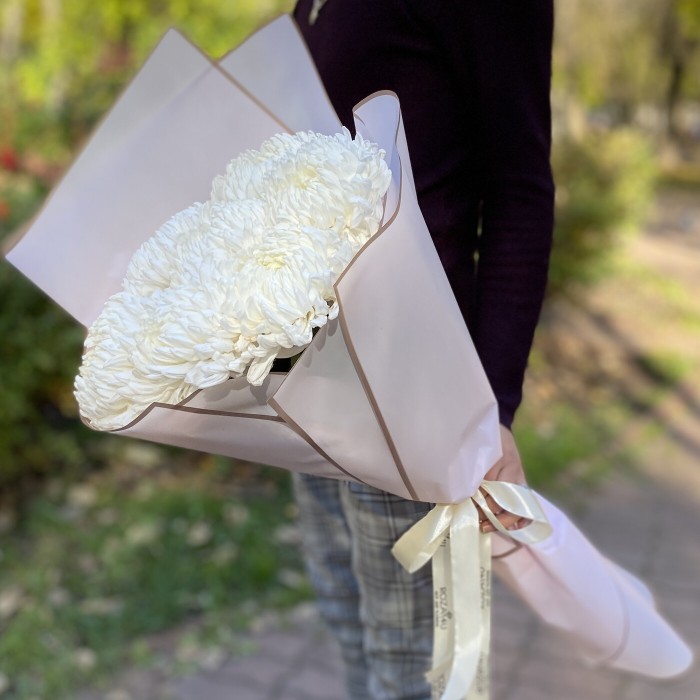 Букет белых крымских хризантем