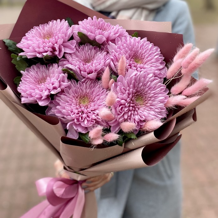 Букет сиреневых хризантем