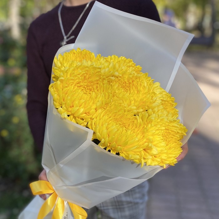 Букет желтых крымских хризантем