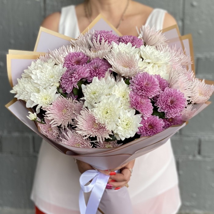11 белых, сиреневых и розовых кустовых хризантем