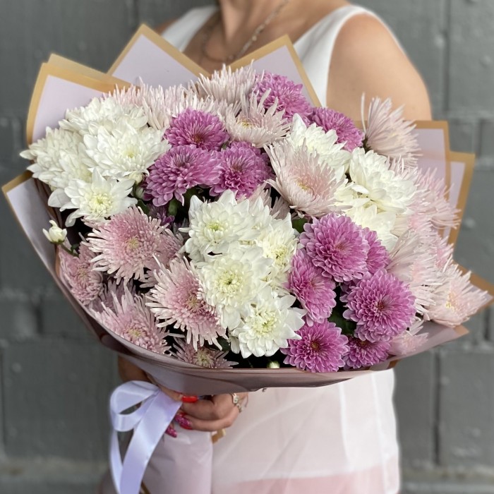 11 белых, сиреневых и розовых кустовых хризантем