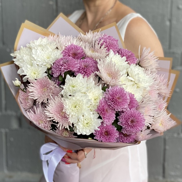 11 белых, сиреневых и розовых кустовых хризантем