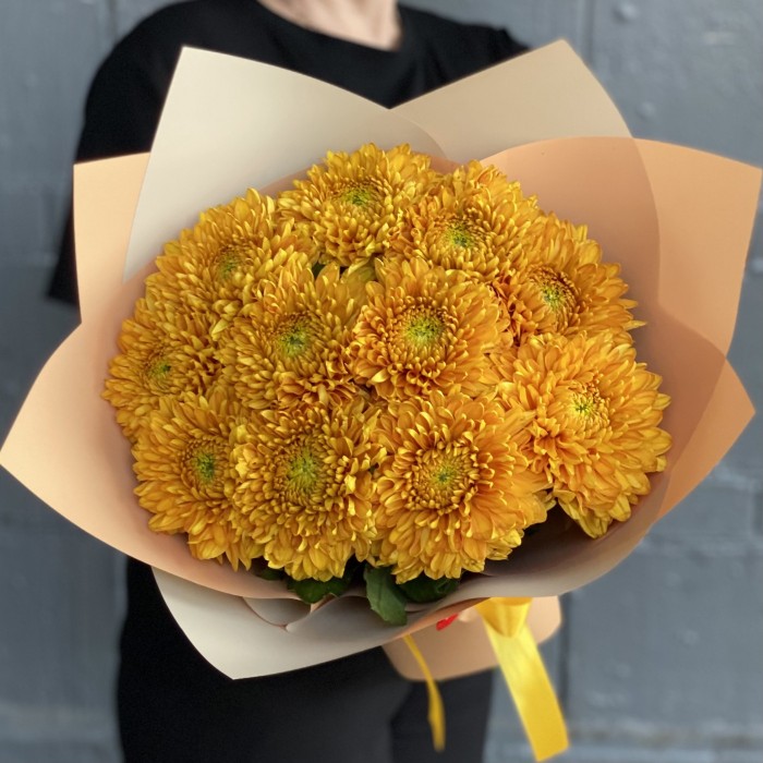 11 оранжевых хризантем