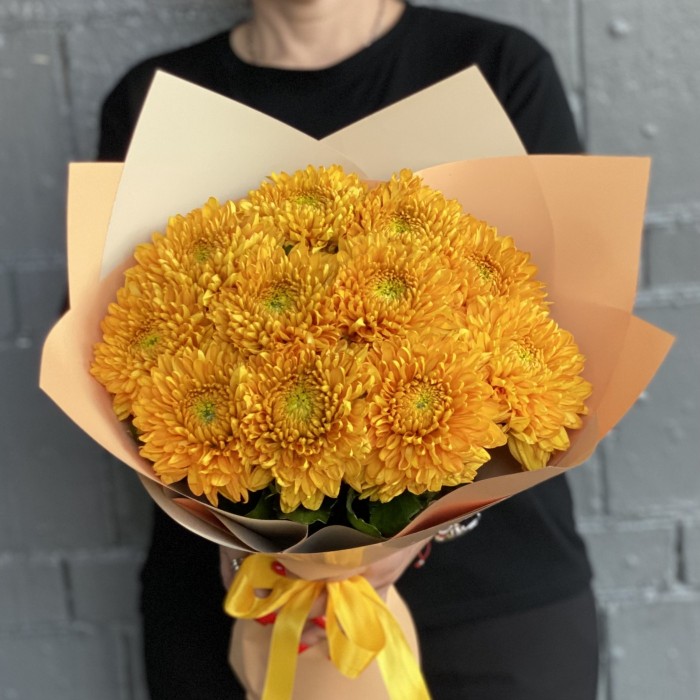 11 оранжевых хризантем