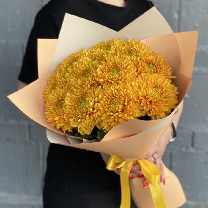 11 оранжевых хризантем