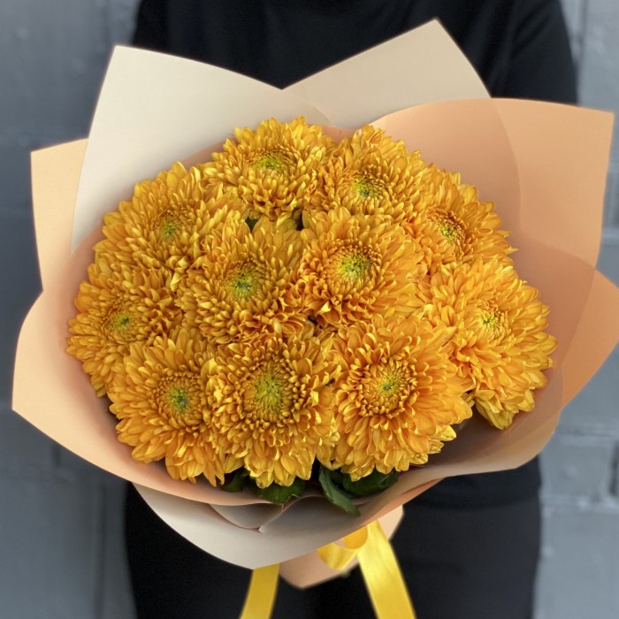 11 оранжевых хризантем