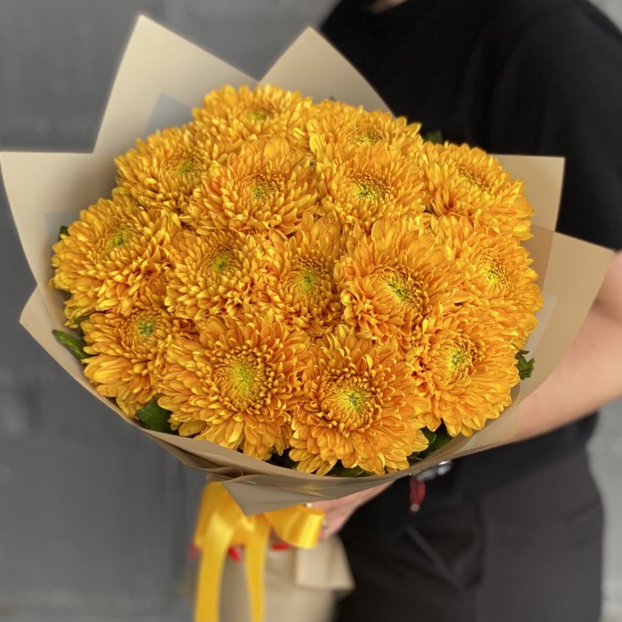 15 оранжевых хризантем