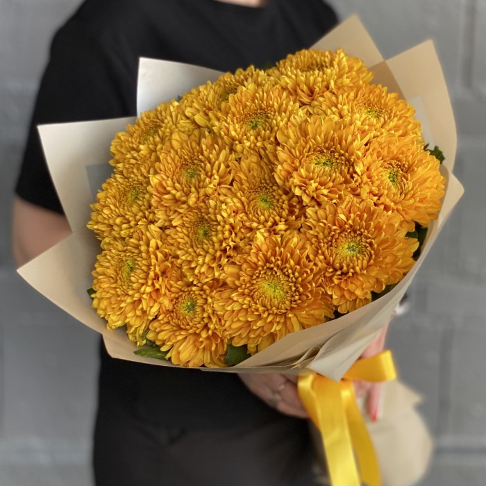 15 оранжевых хризантем