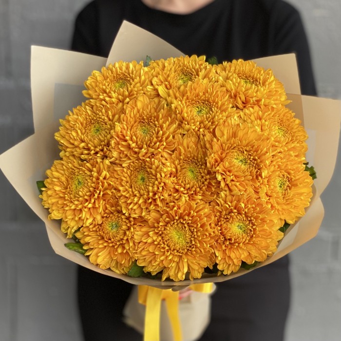 15 оранжевых хризантем