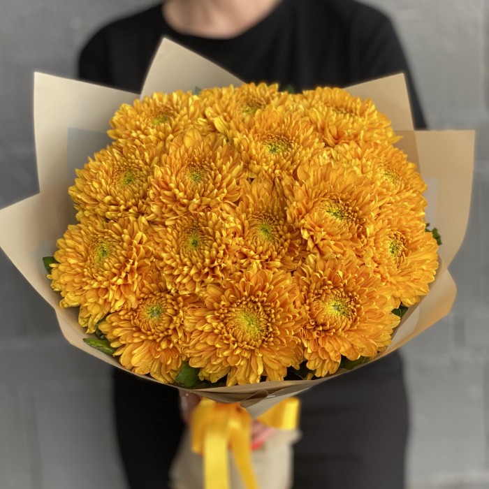 15 оранжевых хризантем