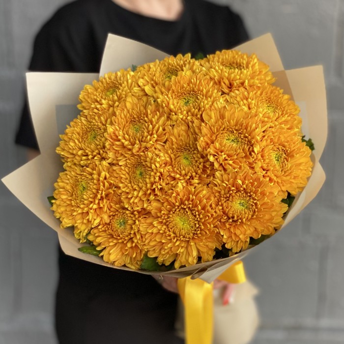 15 оранжевых хризантем