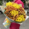 Букет из 15 желтых и оранжевых кустовых хризантем