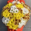 Яркий букет из 21 кустовой хризантемы