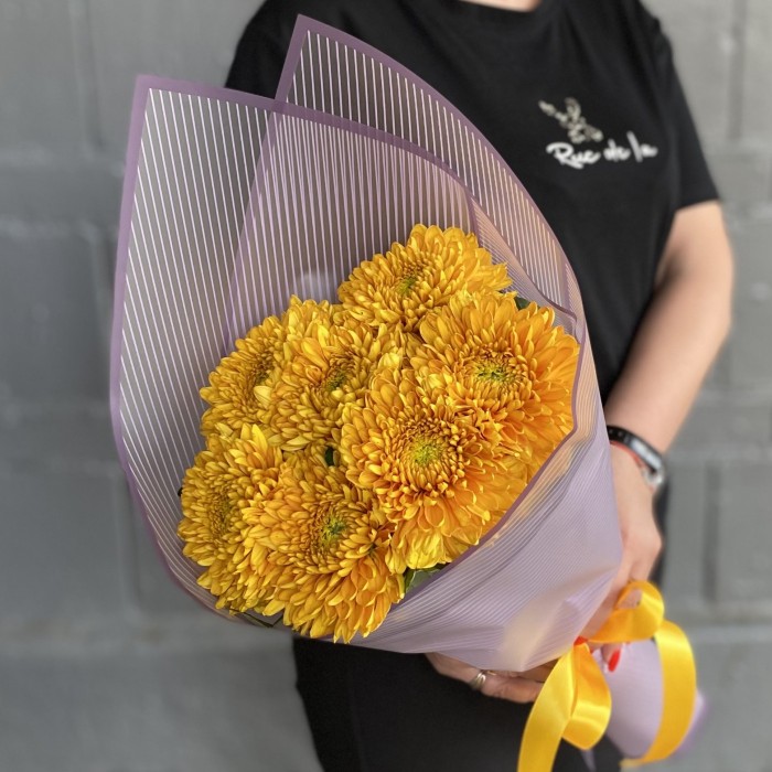 7 оранжевых хризантем