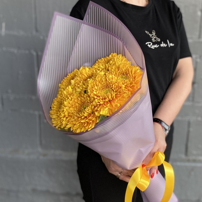 7 оранжевых хризантем