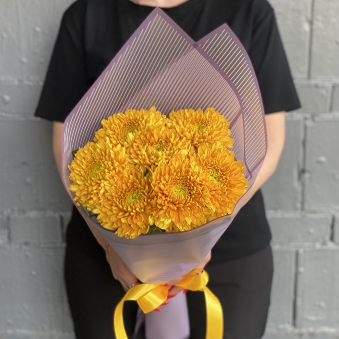 7 оранжевых хризантем