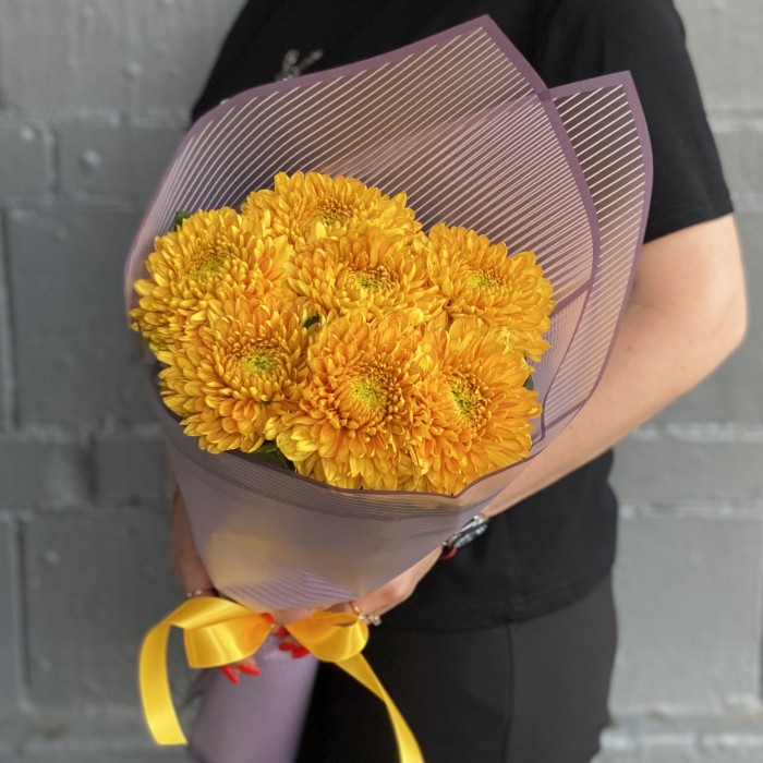 7 оранжевых хризантем