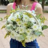 9 белых кустовых хризантем Балтика с солидаго в корзине
