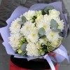 Букет из белых кустовых хризантем и альстромерий
