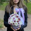 Дуэт кустовых хризантем в корзине